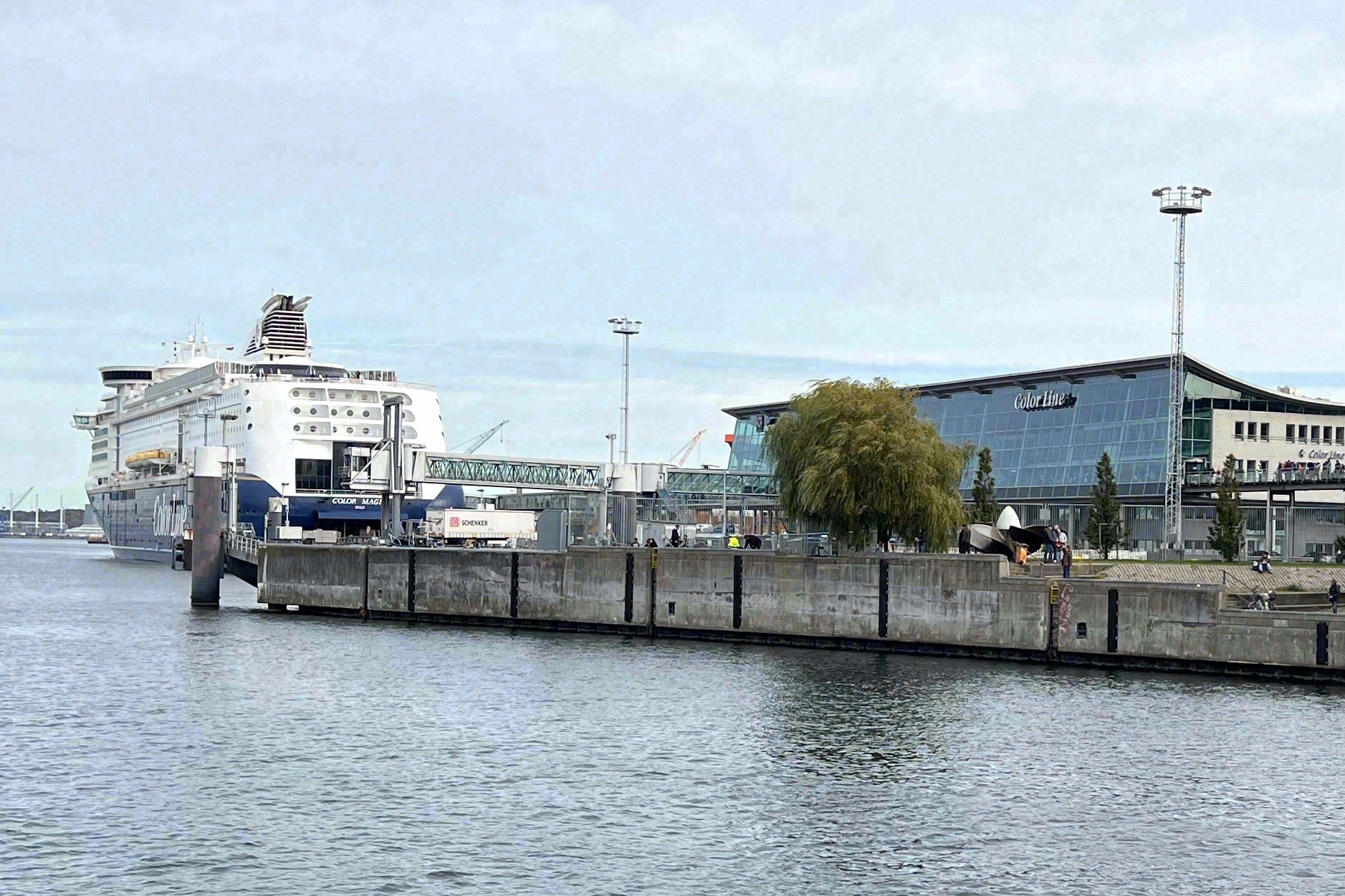 Das Color-Line-Terminal am Norwegenkai in Kiel, hier startest du zur Nachtfähre nach Oslo.