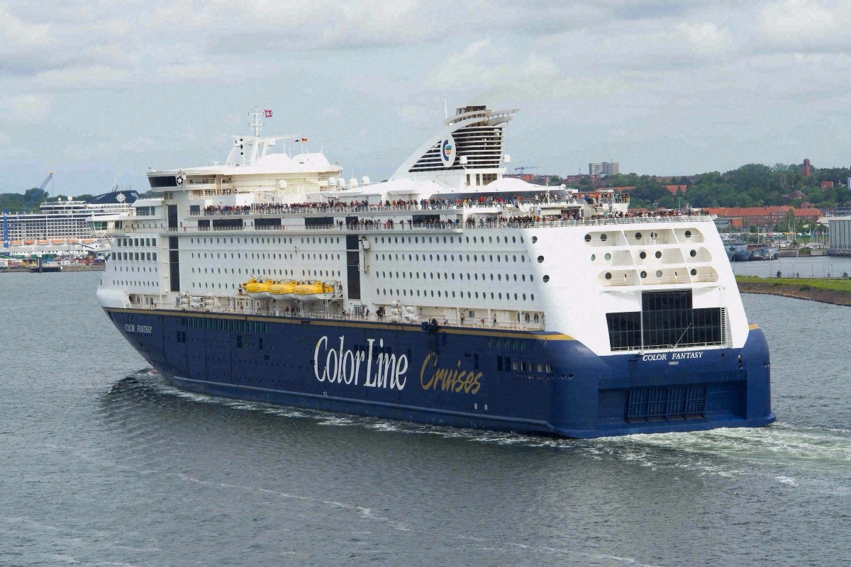 Der Fähren der Color Line starten am Norwegenkai in Kiel.